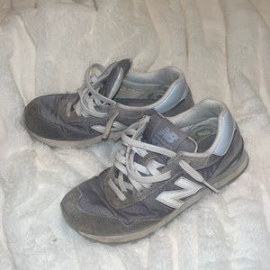 New balance tennis shoes